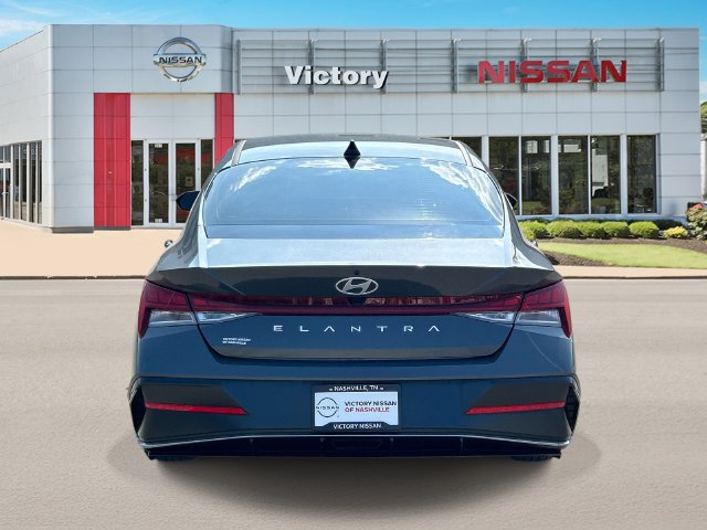 Used 2024 Hyundai Elantra SEL w/ Convenience Package FWD image 4