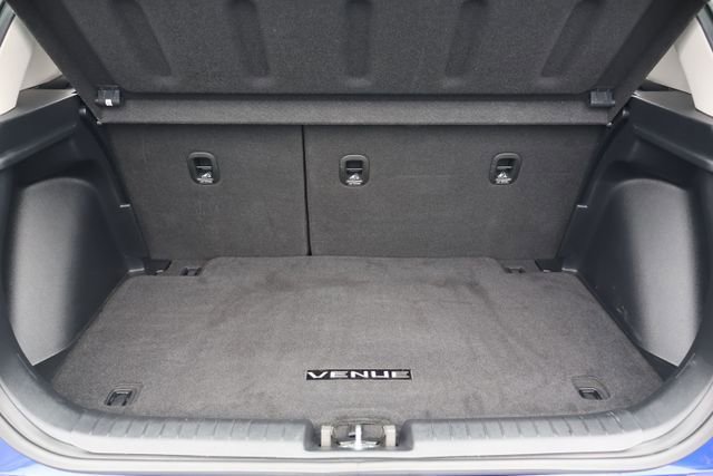 Used 2023 Hyundai Venue Limited w/ Cargo Package FWD image 14