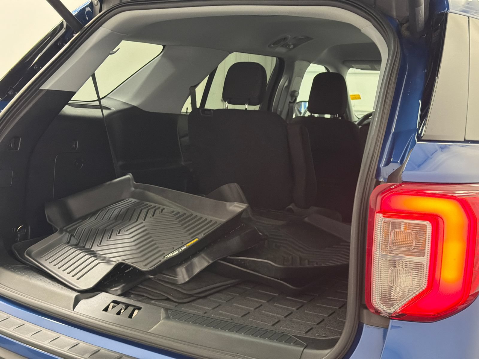 Used 2021 Ford Explorer XLT AWD/4WD image 8