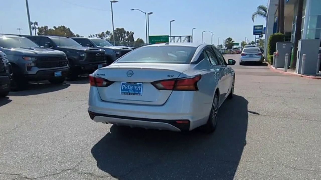 Used 2024 Nissan Altima 2.5 SV FWD image 7