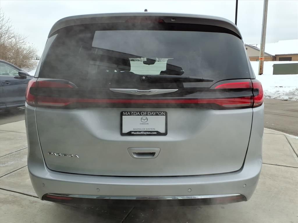 Used 2024 Chrysler Pacifica Touring-L FWD image 6