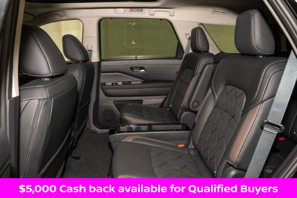 New 2026 Nissan Pathfinder Platinum w/ Accent Package FWD image 10