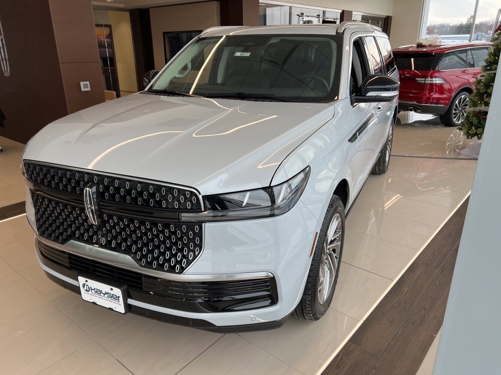 New 2025 Lincoln Navigator L Reserve image 3