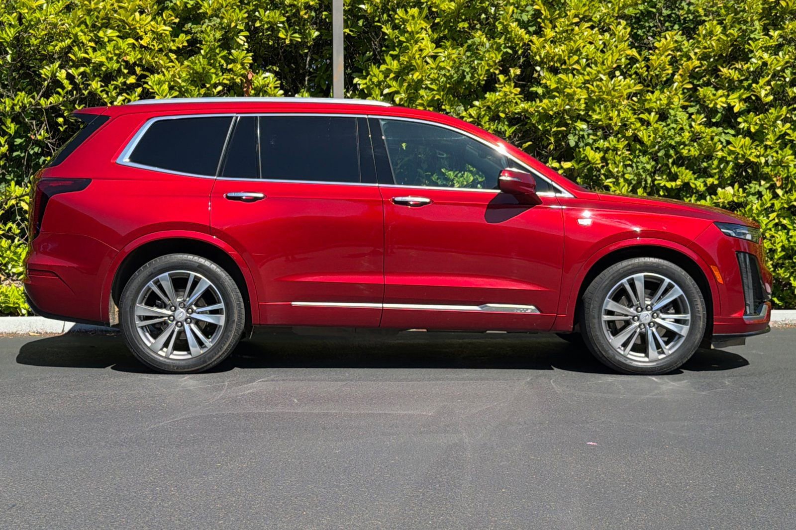 Used 2021 Cadillac XT6 Premium Luxury FWD image 3