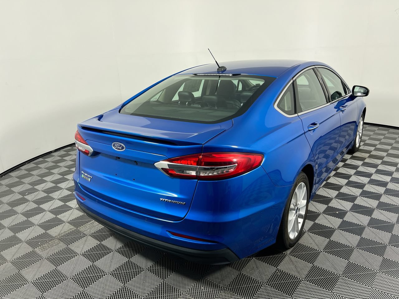 Used 2019 Ford Fusion Energi Titanium FWD image 3