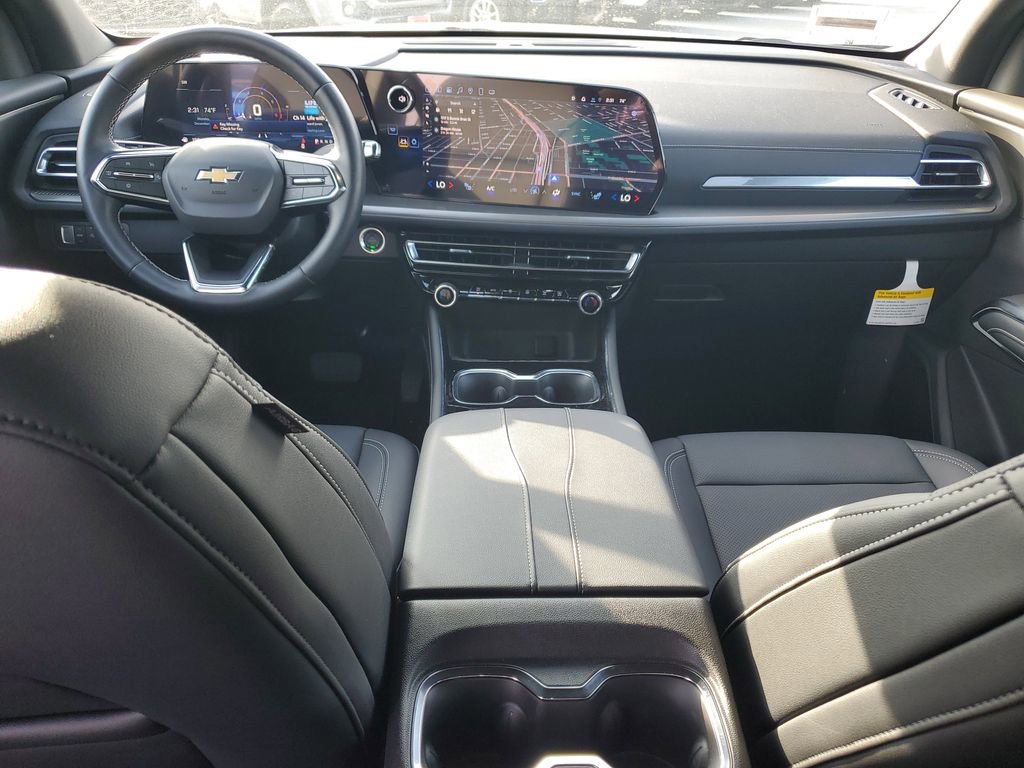 Used 2025 Chevrolet Traverse LT image 10