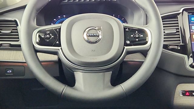 Used 2025 Volvo XC90 B6 Ultra w/ Protection Package Premier AWD/4WD image 24