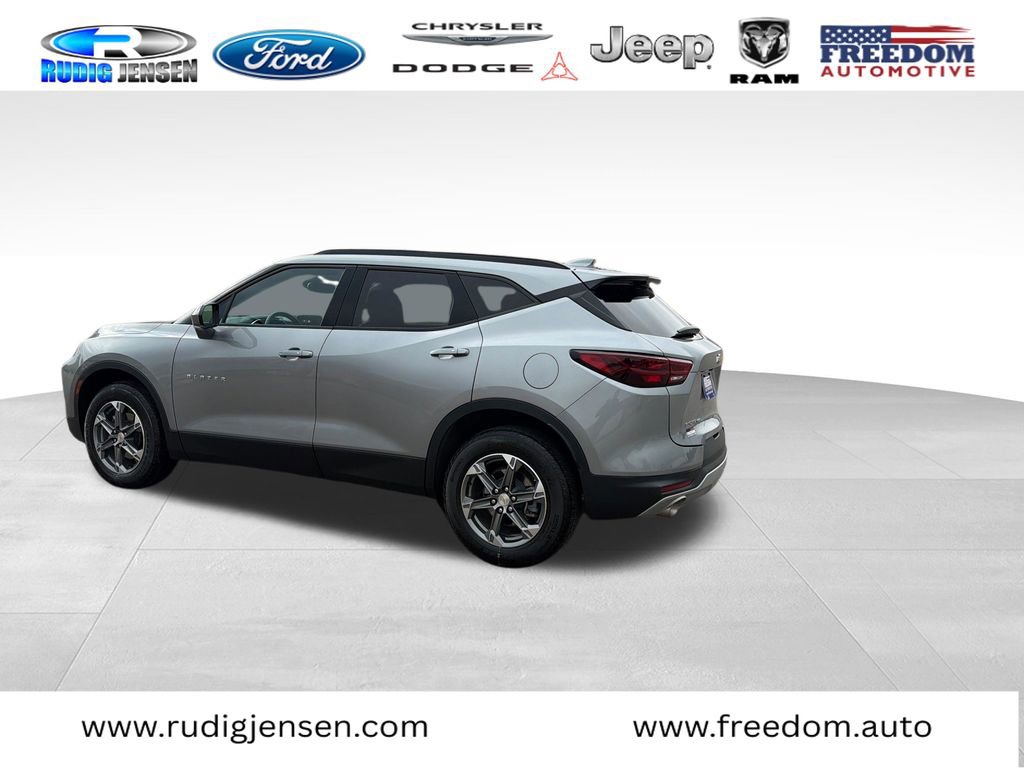 Used 2023 Chevrolet Blazer LT w/ Convenience Package AWD/4WD image 3