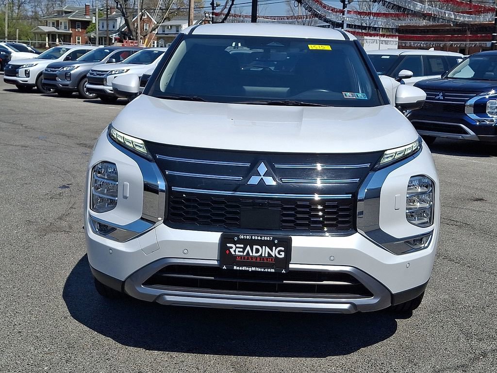 Used 2025 Mitsubishi Outlander SE AWD/4WD image 2