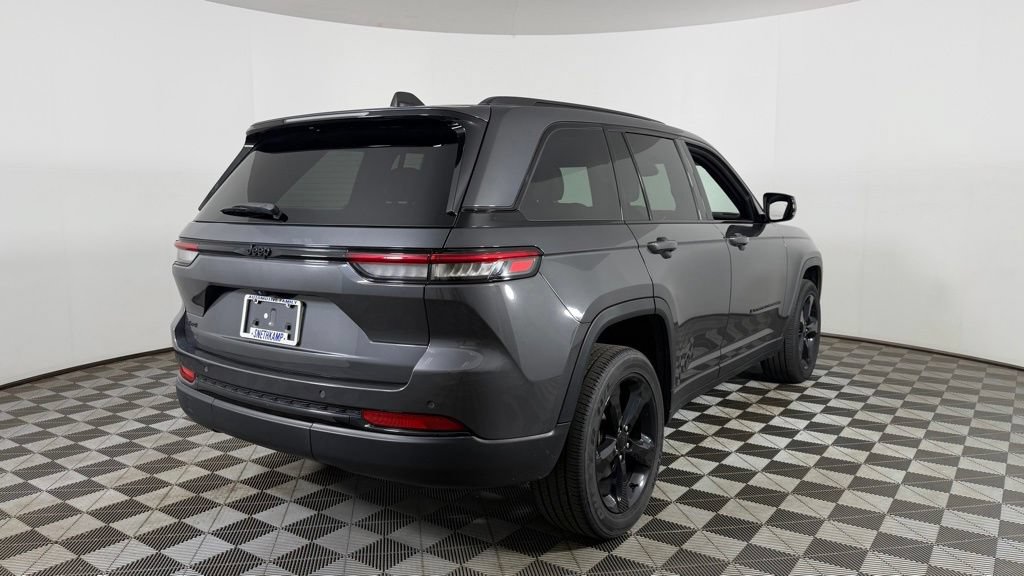Used 2023 Jeep Grand Cherokee Altitude AWD/4WD image 9