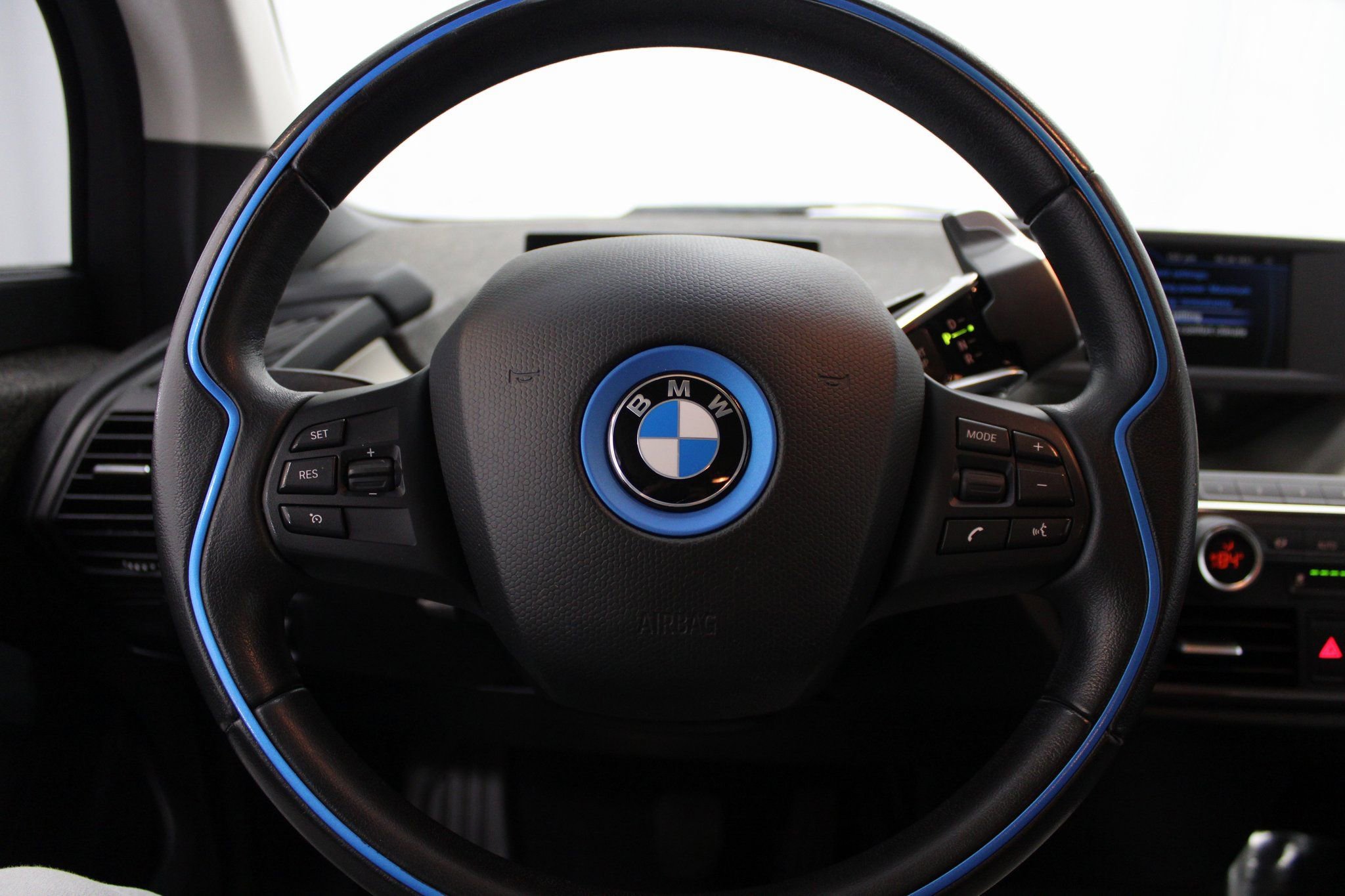 Used 2018 BMW i3 94Ah w/Range Extender image 35