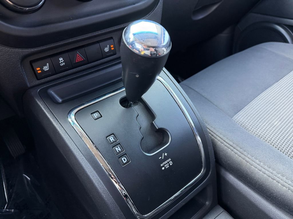 Used 2012 Jeep Compass Latitude FWD image 27