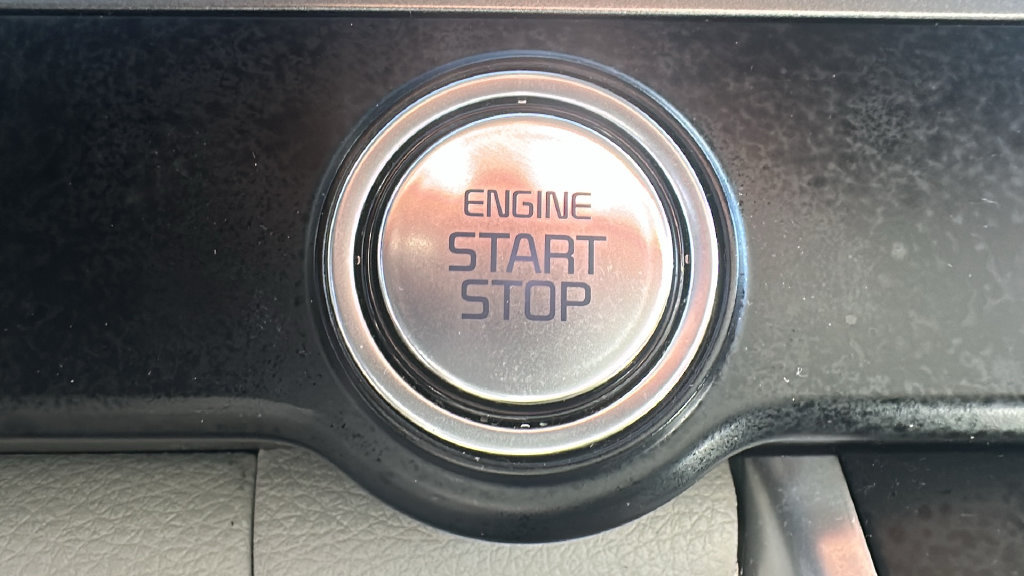 Used 2024 Kia Carnival LX FWD image 23