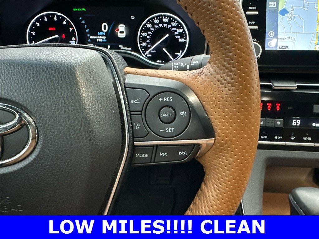 Used 2019 Toyota Avalon Limited image 27