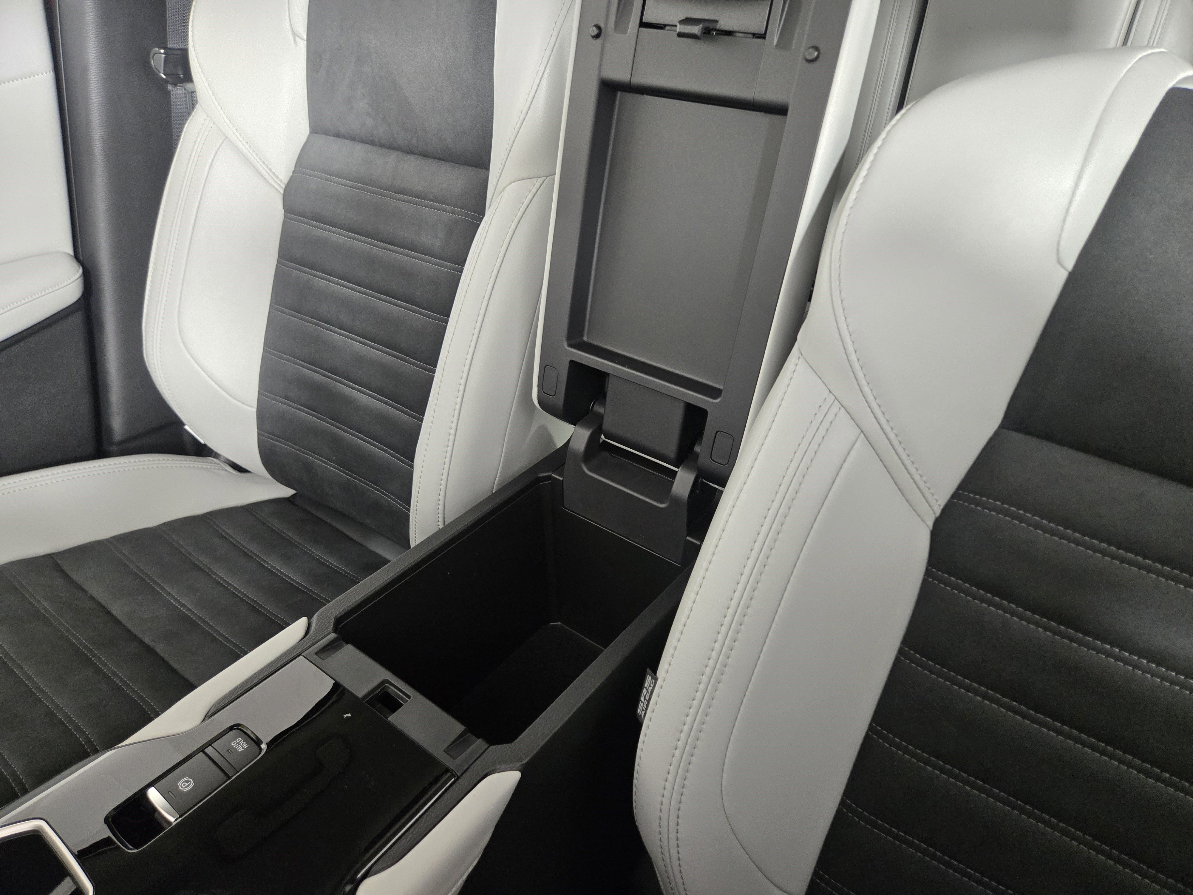 New 2025 Mitsubishi Outlander SE image 29
