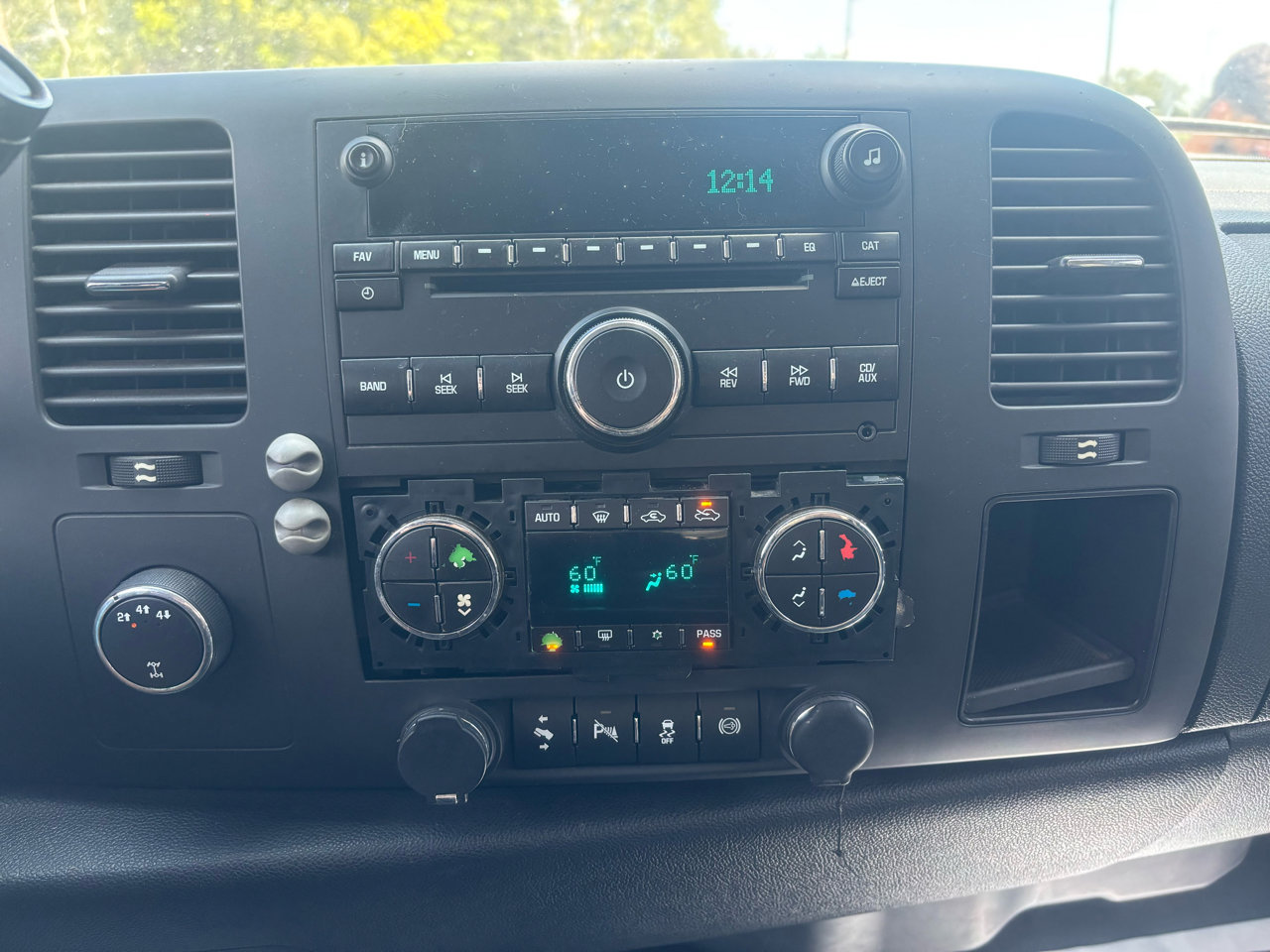 Used 2012 GMC Sierra 2500 SLE w/ SLE Preferred Package image 9