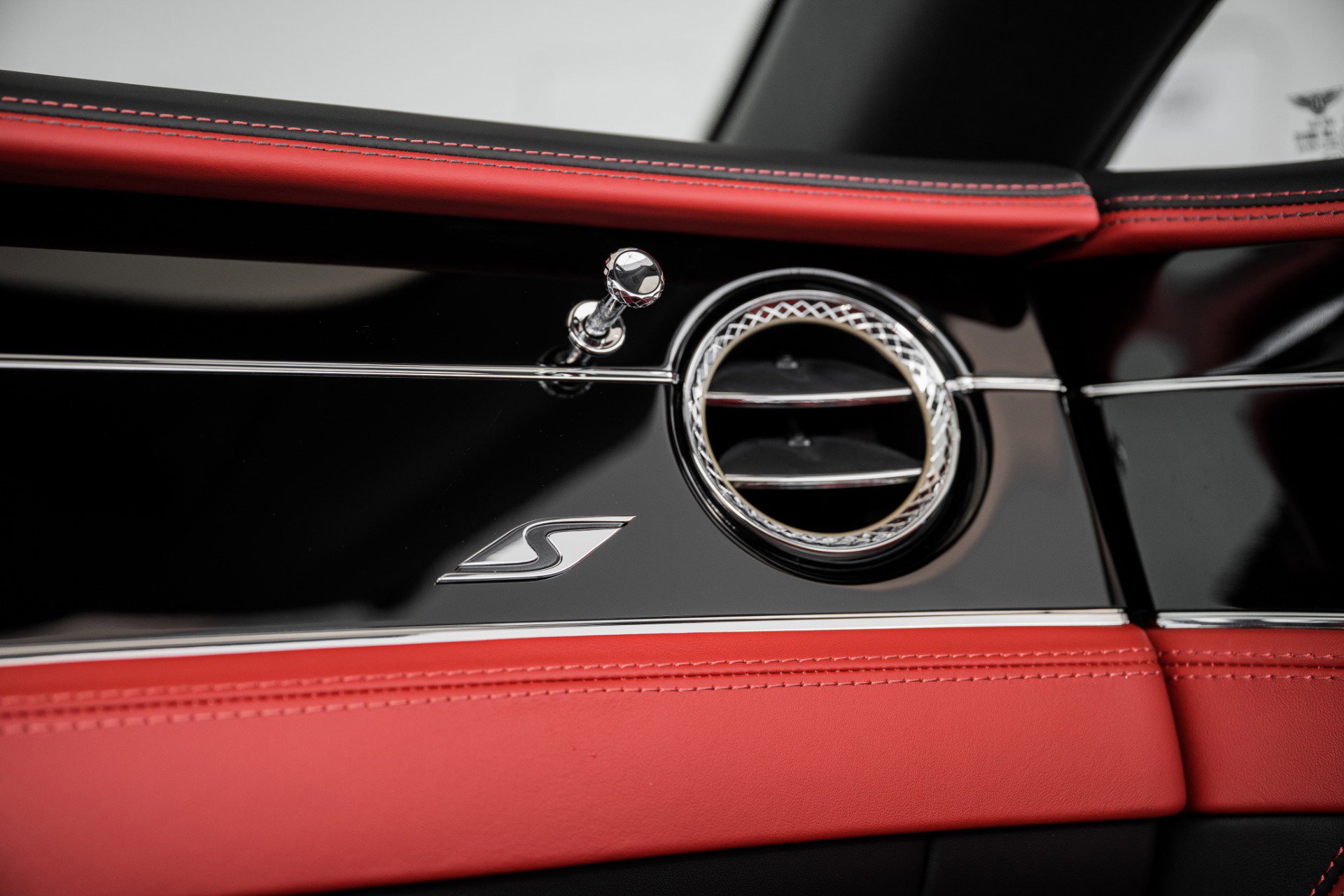 Used 2023 Bentley Continental GT V8 image 37