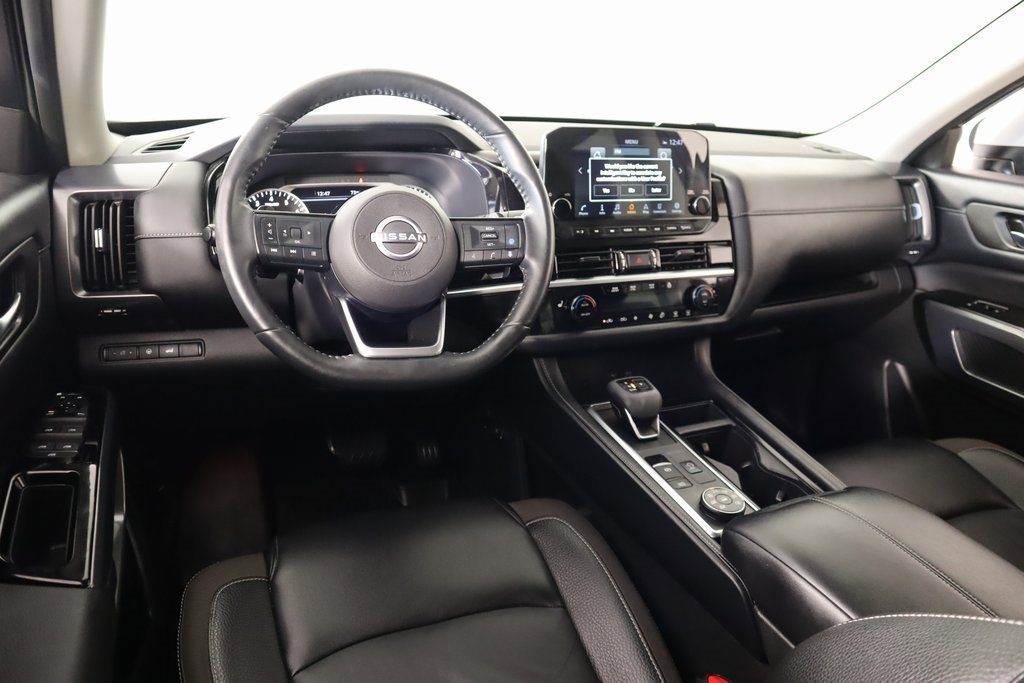Used 2024 Nissan Pathfinder SL w/ Cargo Package image 2