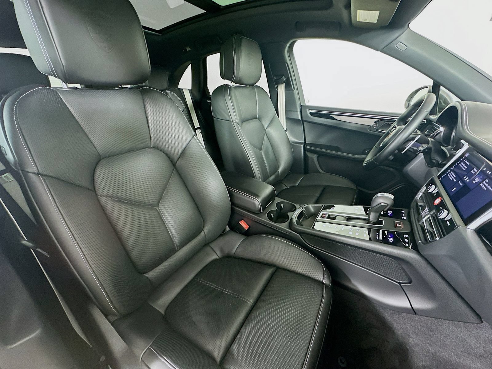New 2026 Porsche Macan Turbo AWD/4WD image 47