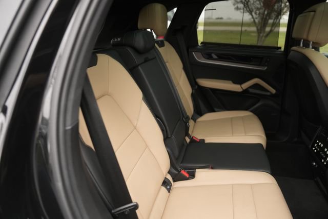 Used 2025 Porsche Cayenne Base image 17