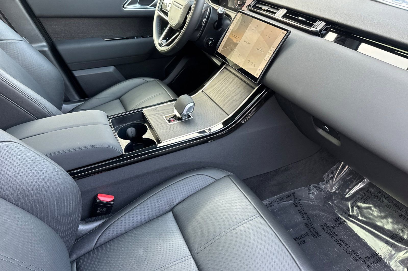 Used 2025 Land Rover Range Rover Velar Dynamic SE image 17