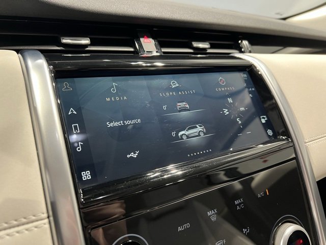 Used 2023 Land Rover Discovery Sport SE image 30