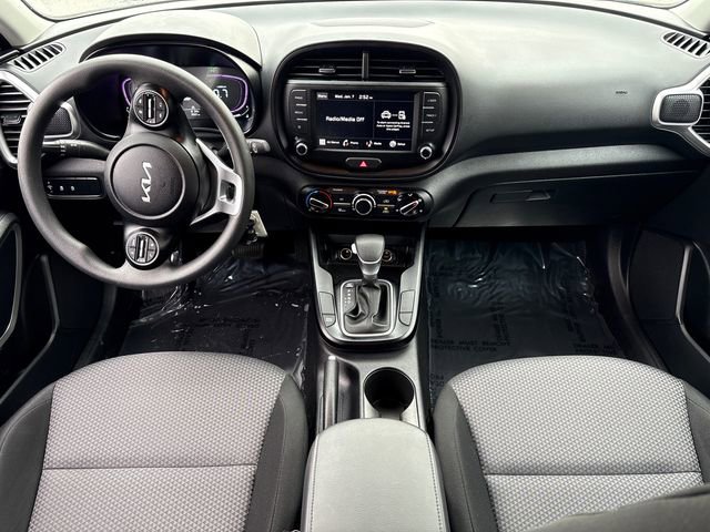 Used 2025 Kia Soul LX image 17