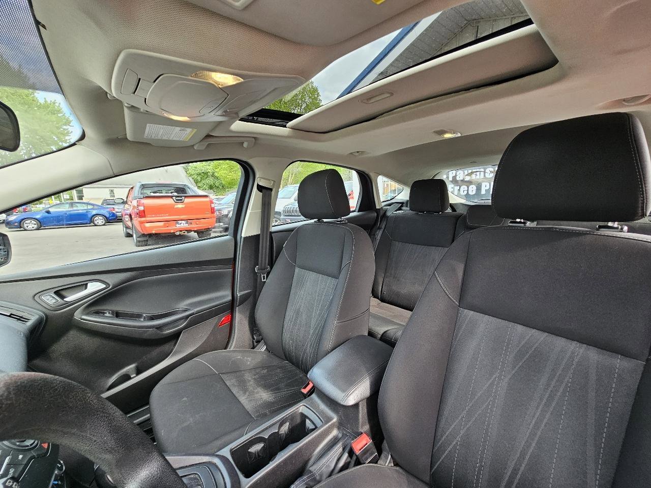 Used 2015 Ford Focus SE FWD image 25