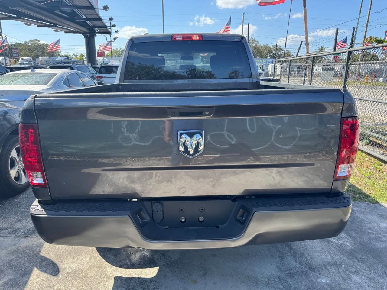 Used 2018 RAM 1500 Express RWD image 4