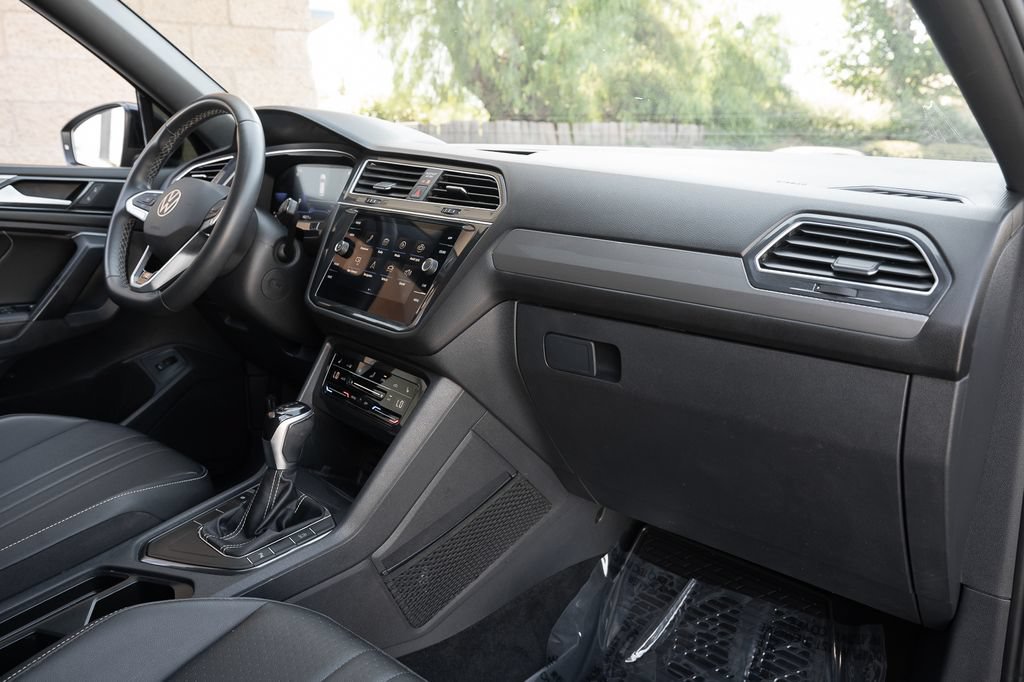 Used 2023 Volkswagen Tiguan SE R-Line FWD image 43