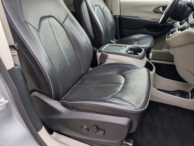 Used 2019 Chrysler Pacifica Limited w/ Advanced Safetytec Group image 18