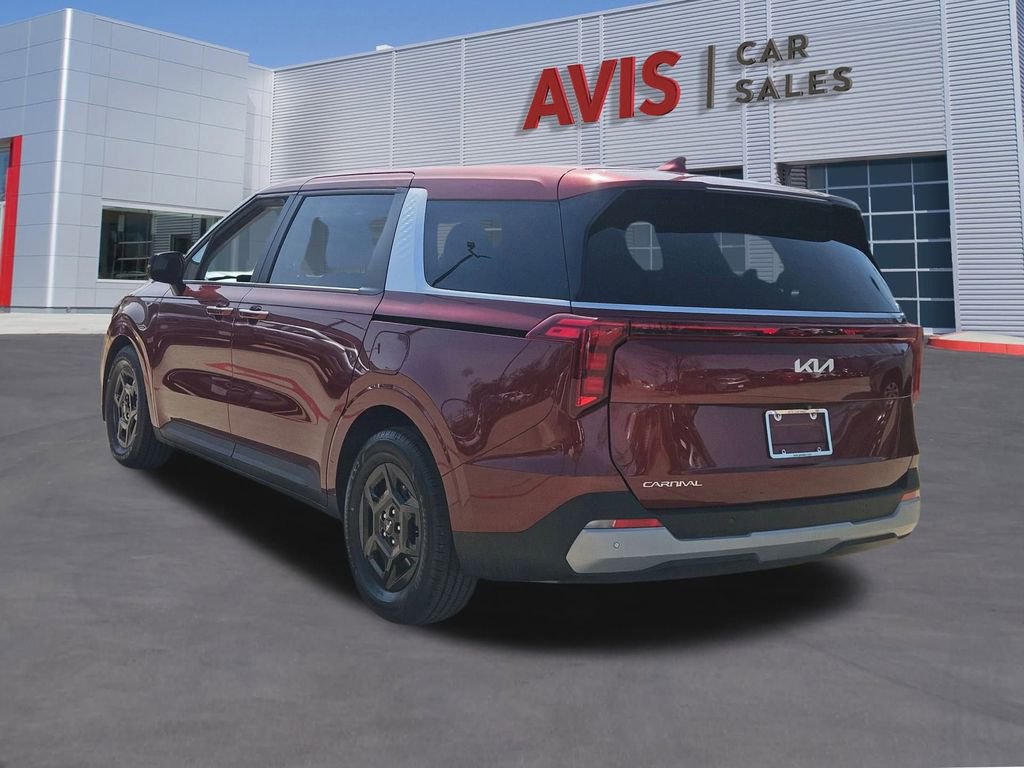Used 2025 Kia Carnival image 3