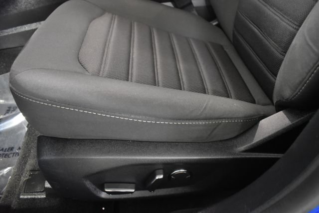 Used 2020 Ford Fusion SE FWD image 12