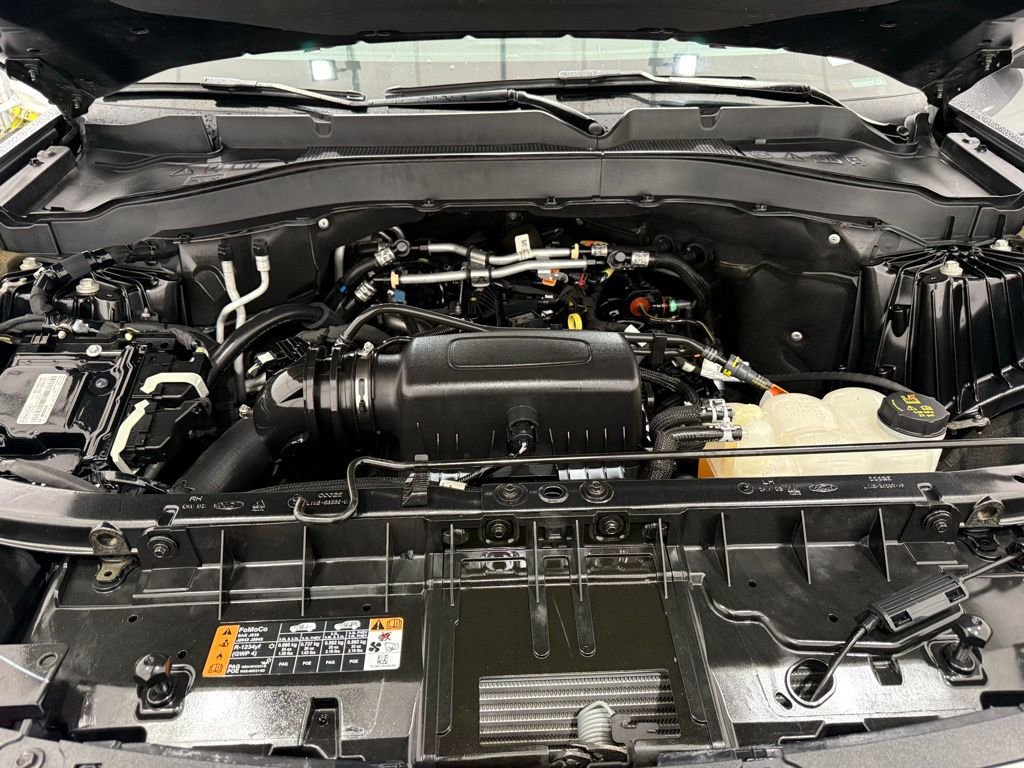 Used 2022 Ford Explorer XLT w/ Equipment Group 202A image 10