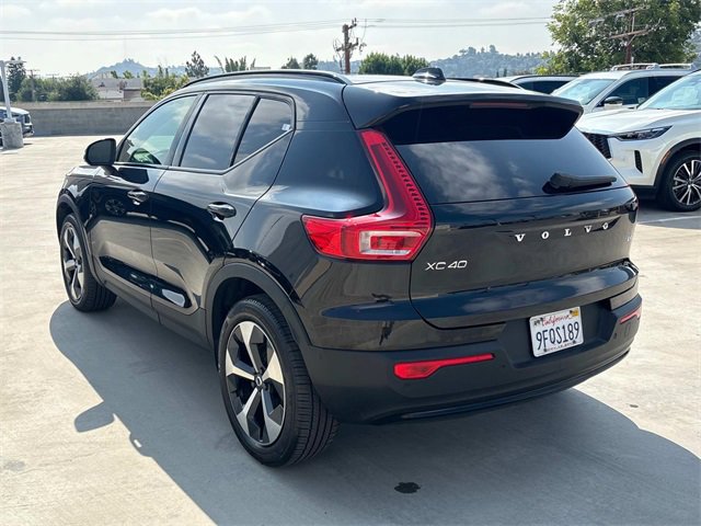 Used 2023 Volvo XC40 B4 Ultimate image 3