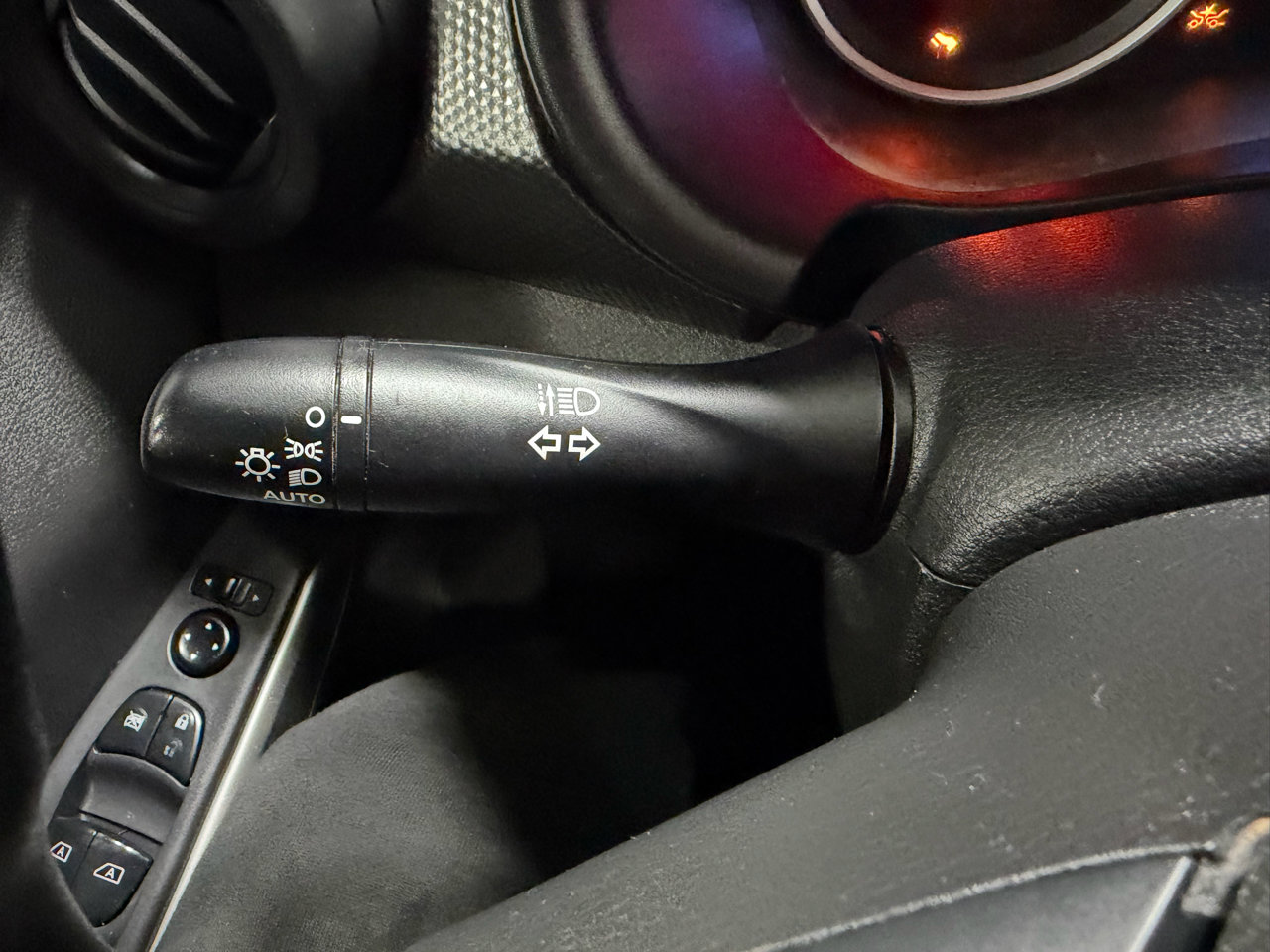 Used 2020 Nissan Kicks S image 26