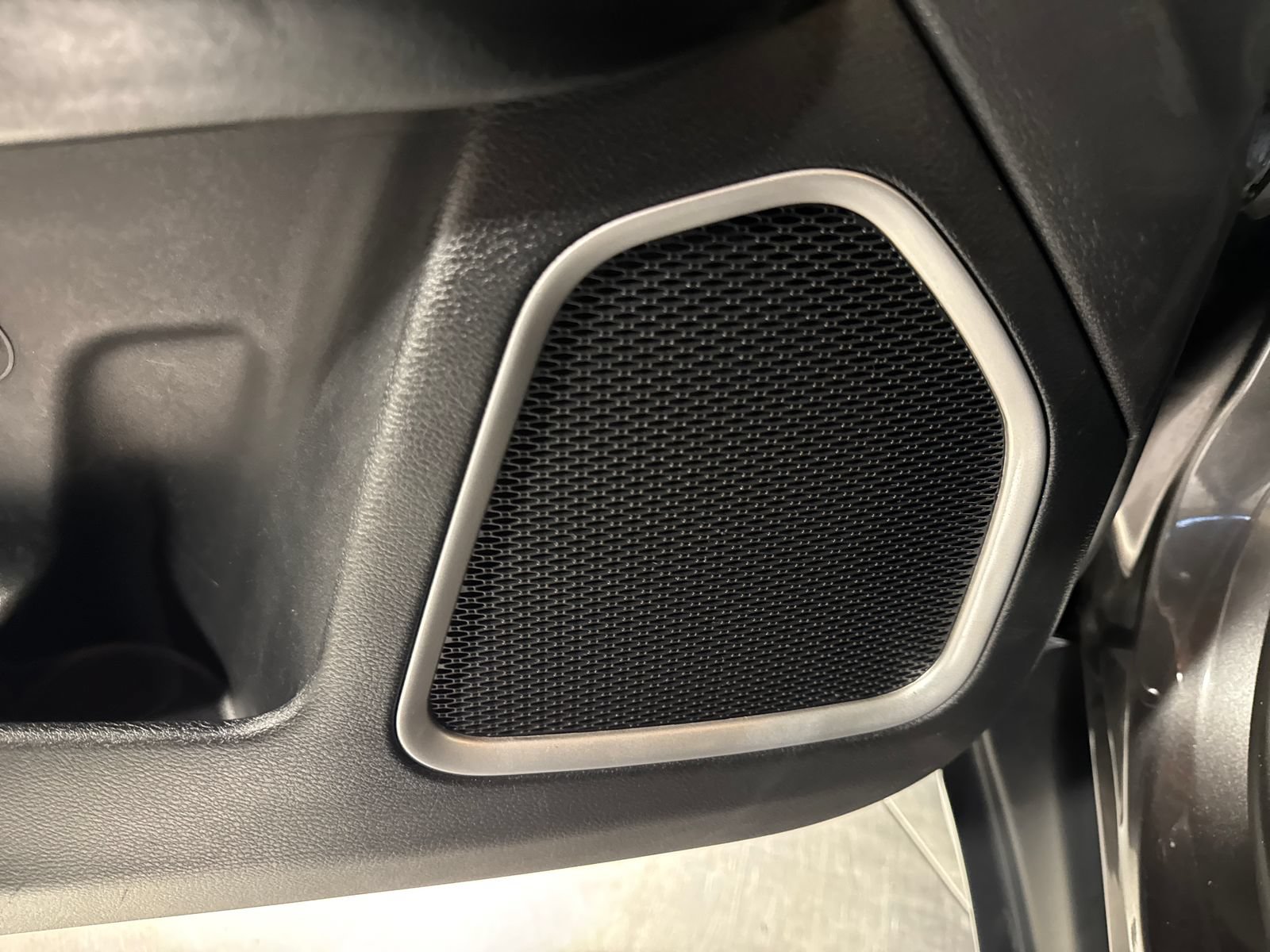Used 2018 Jeep Compass Sport FWD image 16