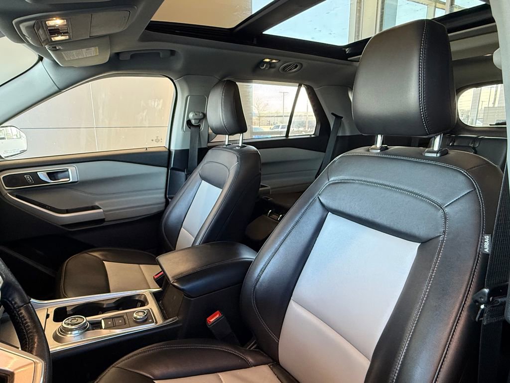 Used 2022 Ford Explorer XLT w/ Equipment Group 202A image 14