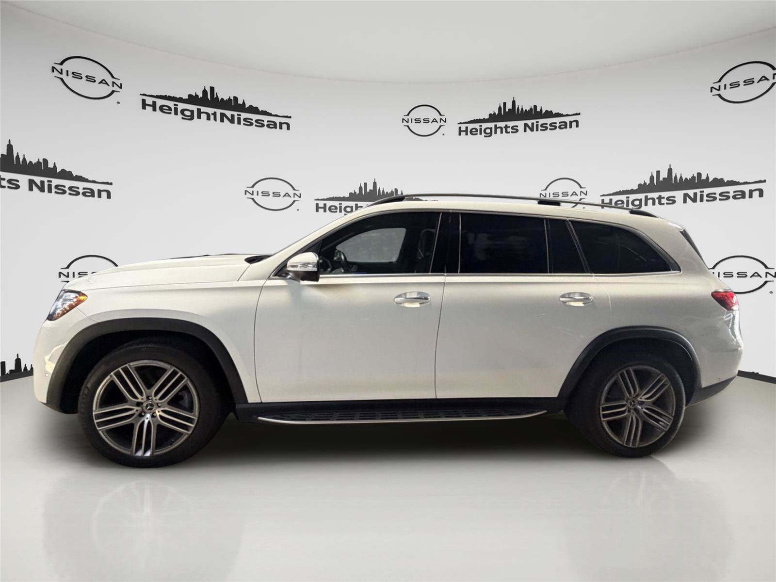 Used 2022 Mercedes-Benz GLS 450 4MATIC image 2