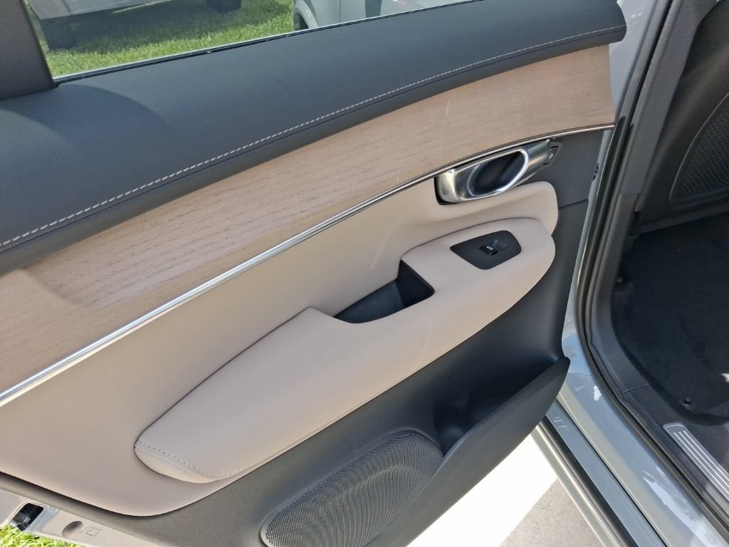 Certified 2026 Volvo XC90 B6 Plus AWD/4WD image 11