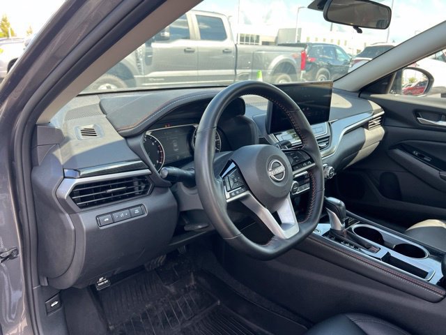 Used 2025 Nissan Altima 2.5 SR w/ SR Premium Package FWD image 9