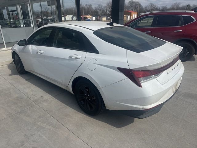 Used 2023 Hyundai Elantra SEL image 3