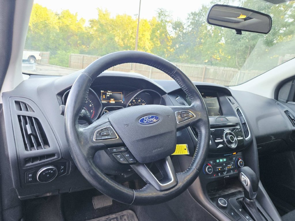 Used 2018 Ford Focus SEL w/ Cold Weather Package FWD image 10