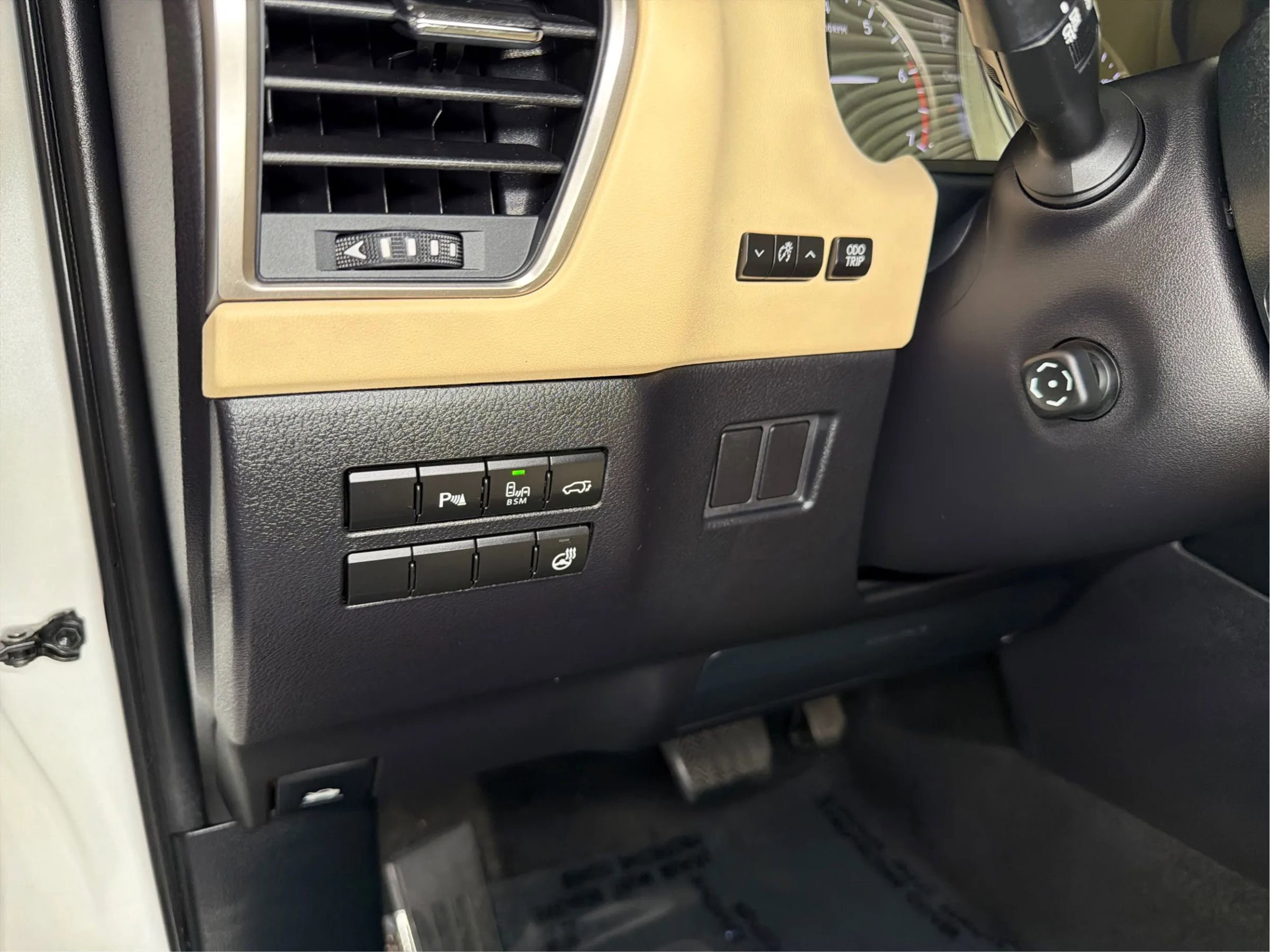 Used 2017 Lexus NX 200t FWD image 16