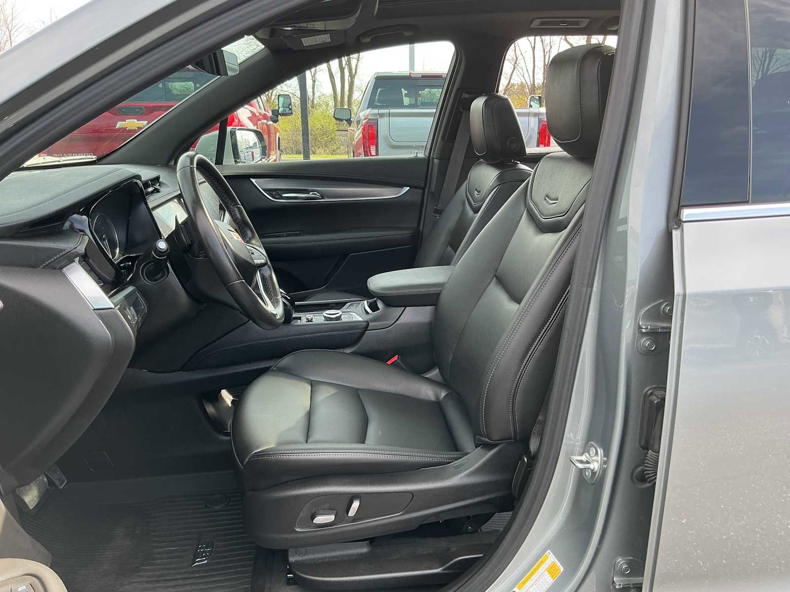 Used 2024 Cadillac XT6 Luxury w/ LPO, Floor Liner Package image 23