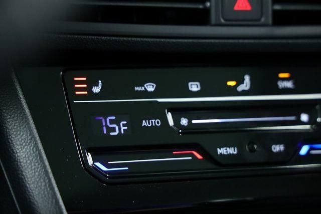 New 2025 Volkswagen Jetta SE FWD image 25