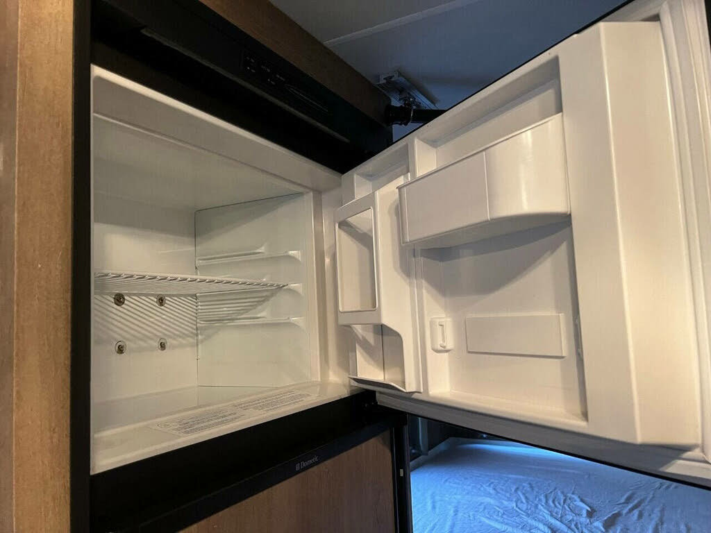 Used 2014 Ford E-350 and Econoline 350 Super Duty image 19