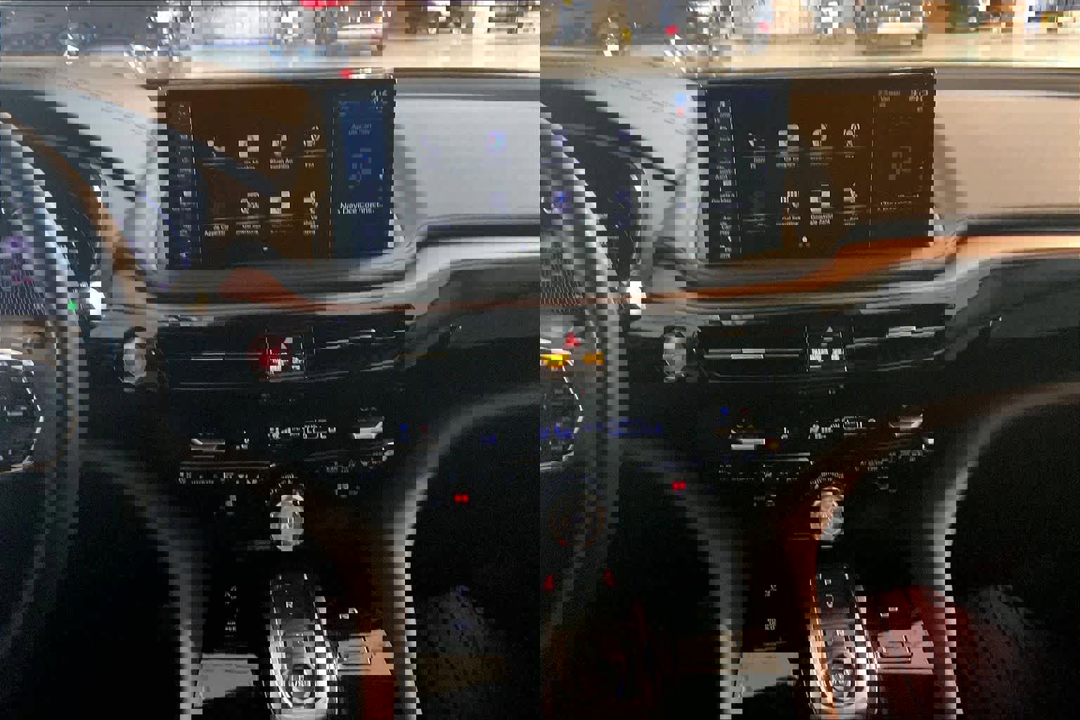 Used 2025 Acura MDX FWD w/ Technology Package image 6