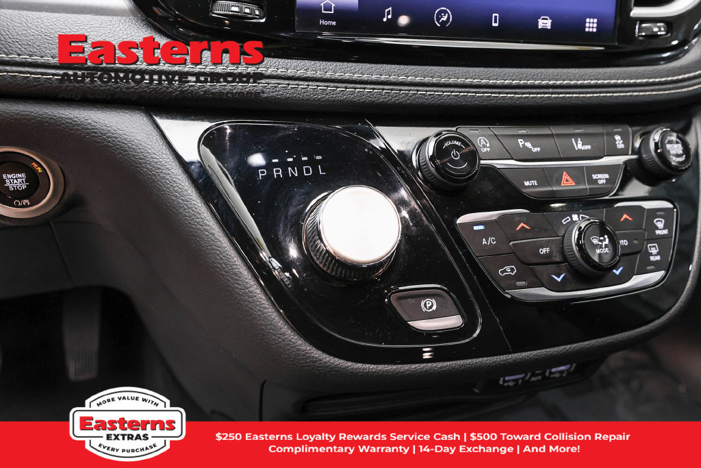 Used 2023 Chrysler Pacifica Touring-L w/ S Appearance Package FWD image 14