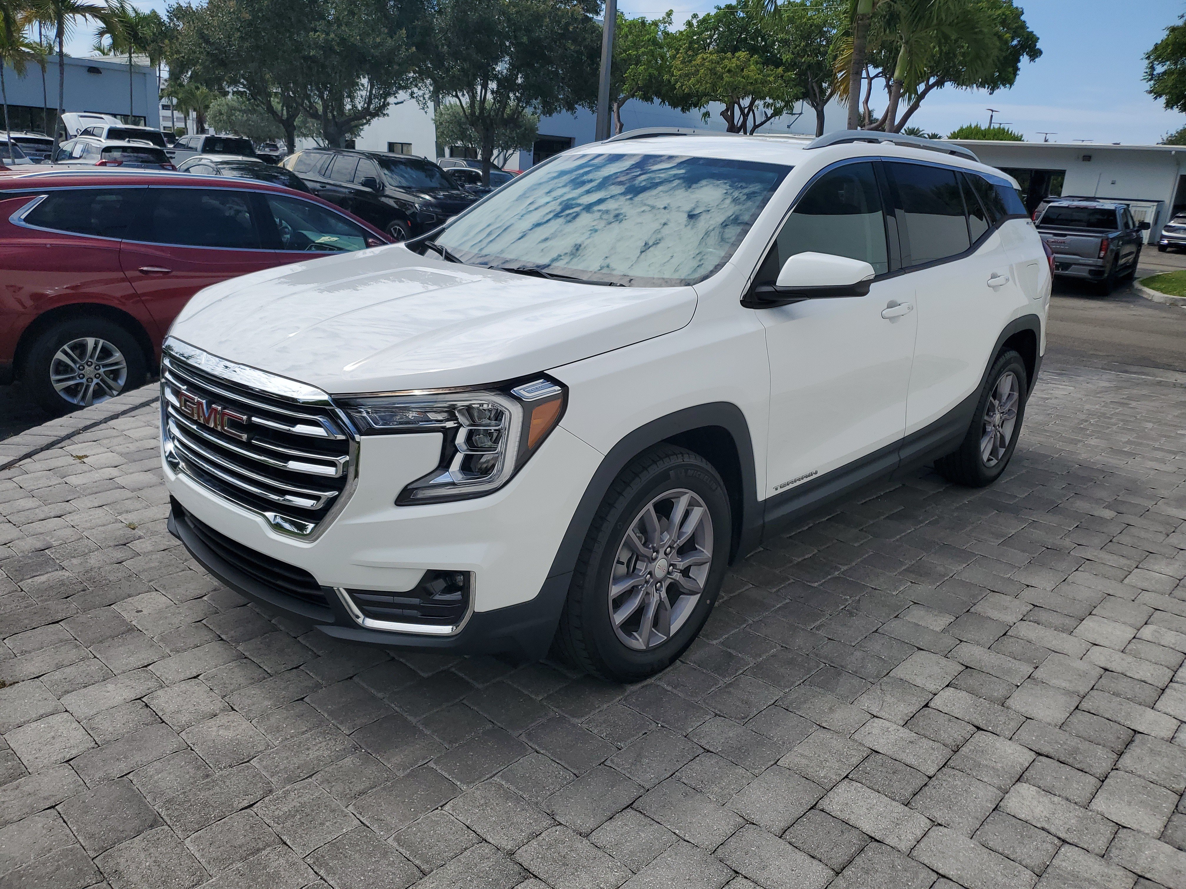 Used 2023 GMC Terrain SLT FWD image 3